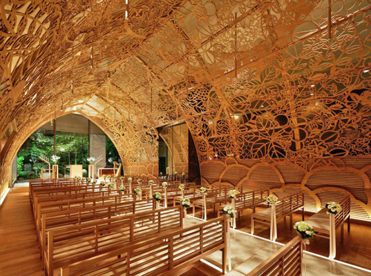 Amazing Wood Creations: Japanese Chapel Lined with Hand-Carved Lattice Panels